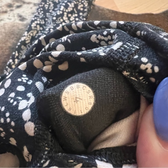 LULULEMON Wunder Under Super Hi-Rise Legging 28"
Chirasu Black Size 4 Spotted - Picture 4 of 7